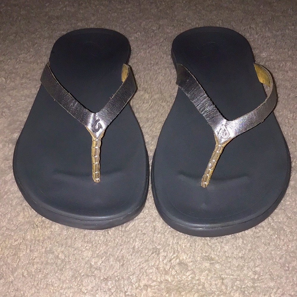 Olukai flip flops sandals
